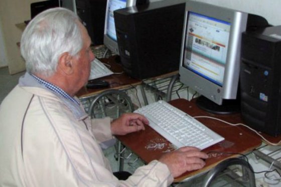 Avanza ley que facilita el acceso laboral a los mayores de 50 años