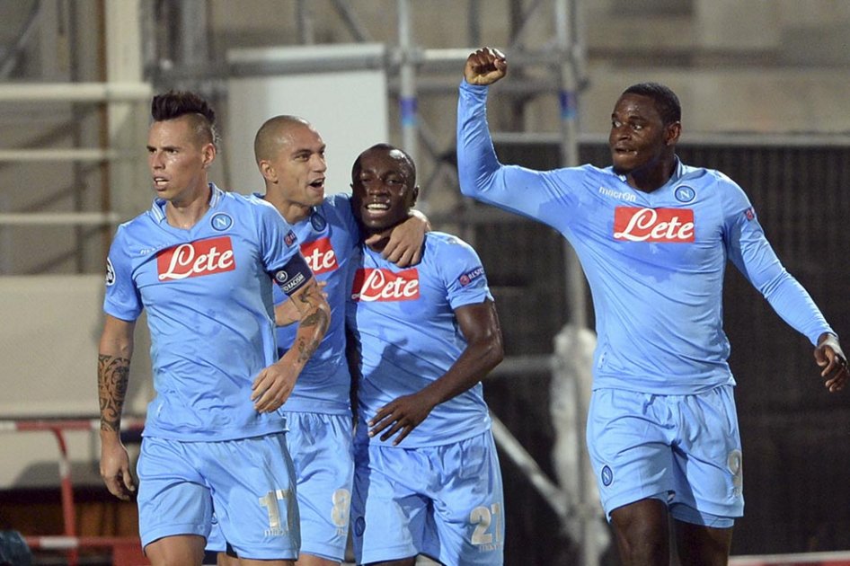 Duván Zapata anotó en el triunfo del Napoli en la Champions