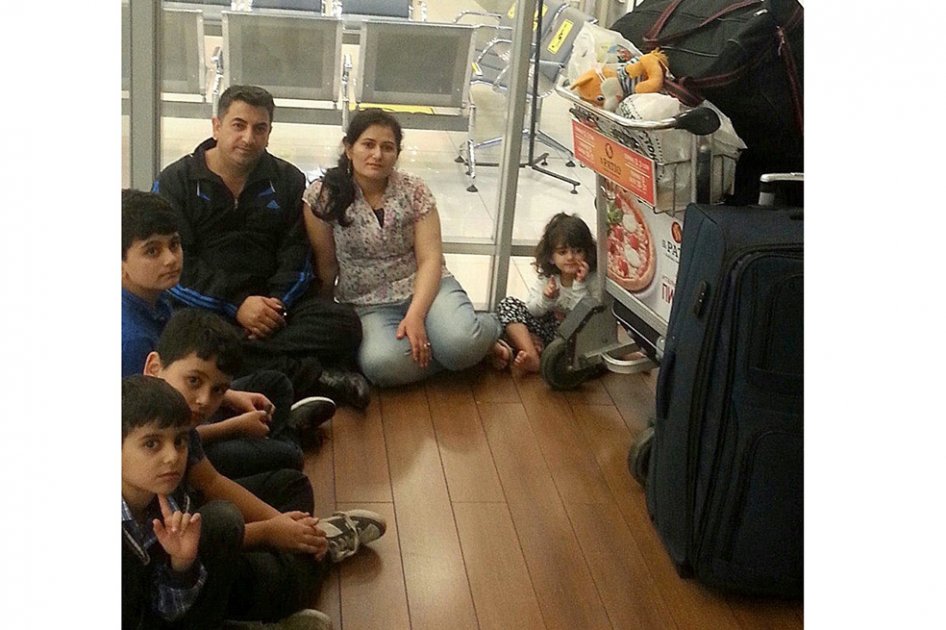 Una familia sirio-iraquí cumple un mes atrapada en aeropuerto de Moscú