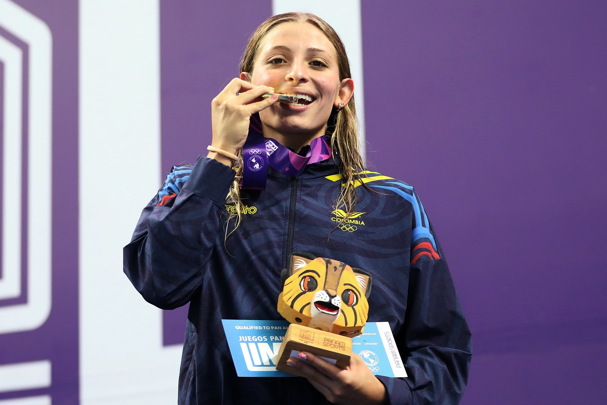 Las brazadas de Isabella Bedoya que le abren paso al cielo en el agua