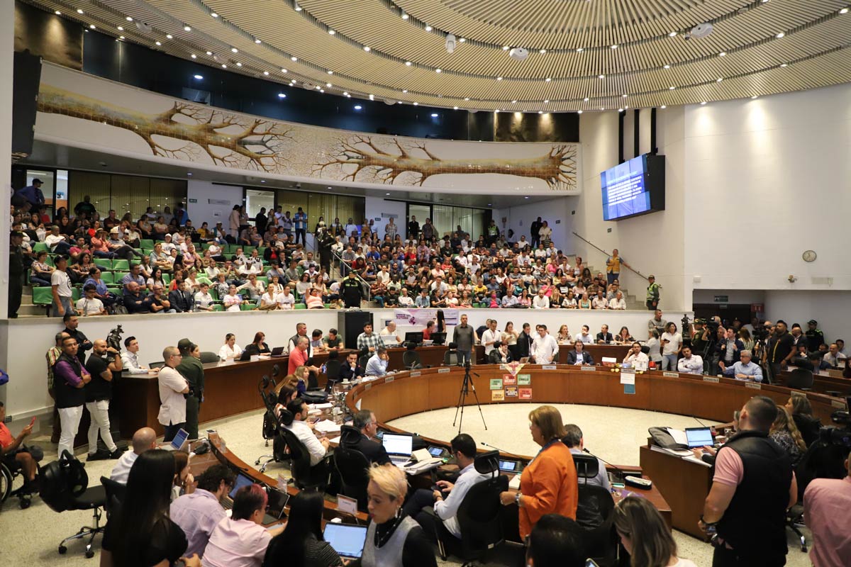 Aplazan votación sobre acciones de EPM en Tigo-Une en el Concejo de Medellín