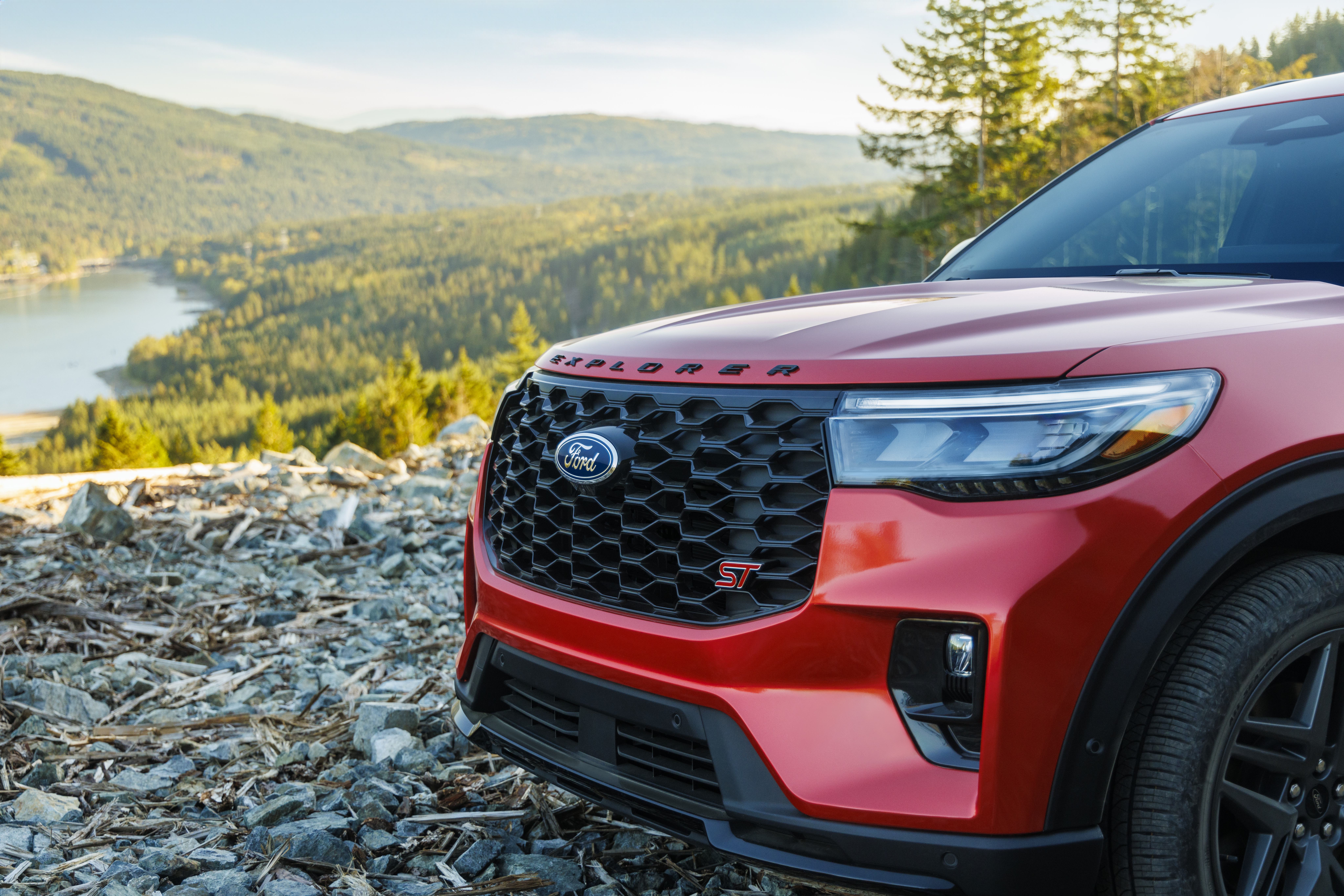 Ford presenta la Explorer 2025 en Colombia y anuncia la nueva Maverick