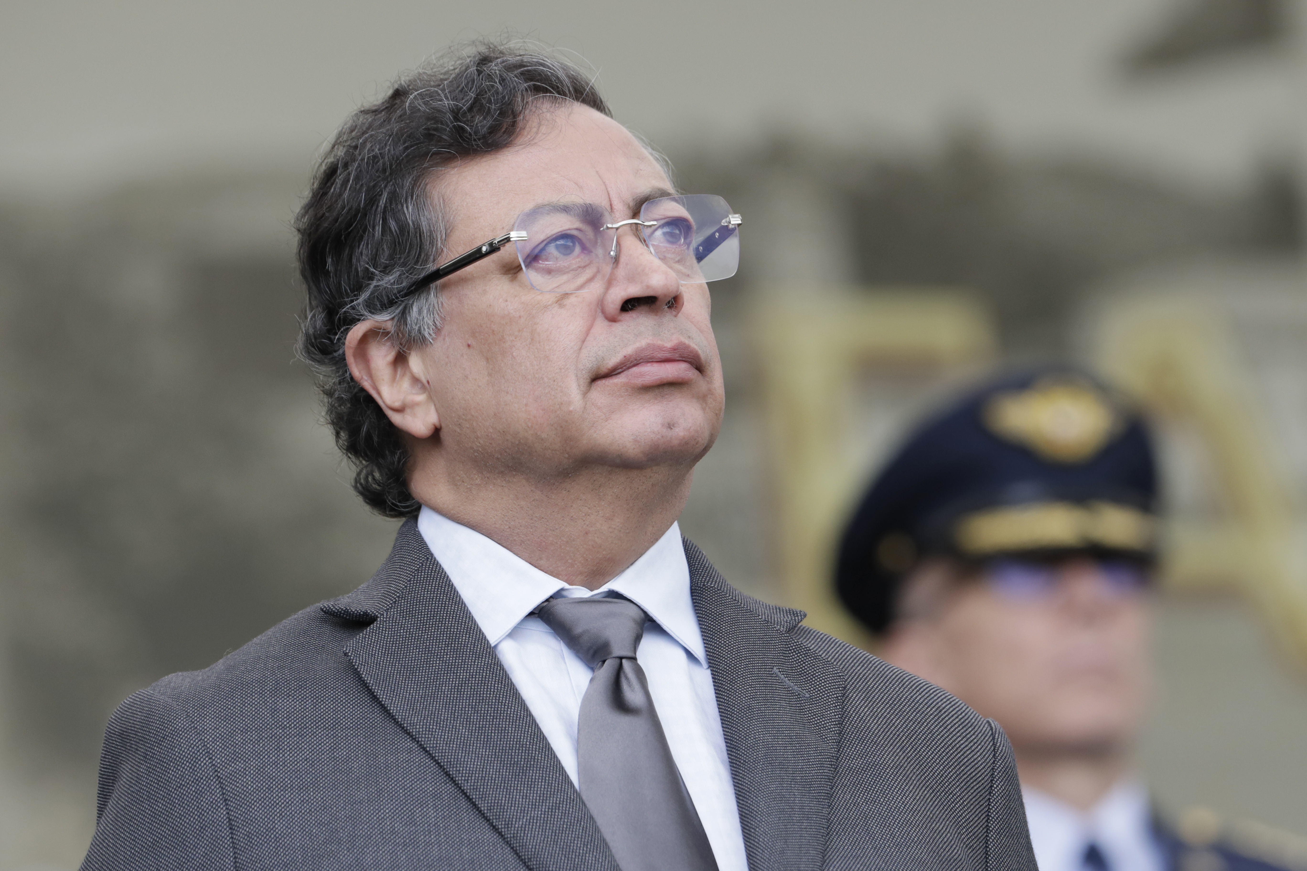 AME8585. BOGOTÁ (COLOMBIA), 11/03/2025.- El presidente de Colombia, Gustavo Petro, participa en una ceremonia de reconocimiento de tropas de las Fuerzas Militares este martes, en la Escuela Militar José María Córdova en Bogotá (Colombia). EFE/ Carlos Ortega