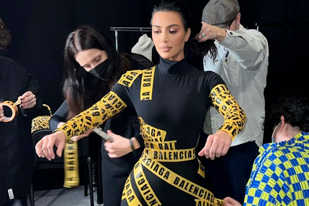 Kim Kardashian se va contra Balenciaga por polémica campaña de “bondage”
