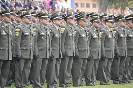 Diez oficiales del Ejército y seis de la Armada son llamados a curso de generales