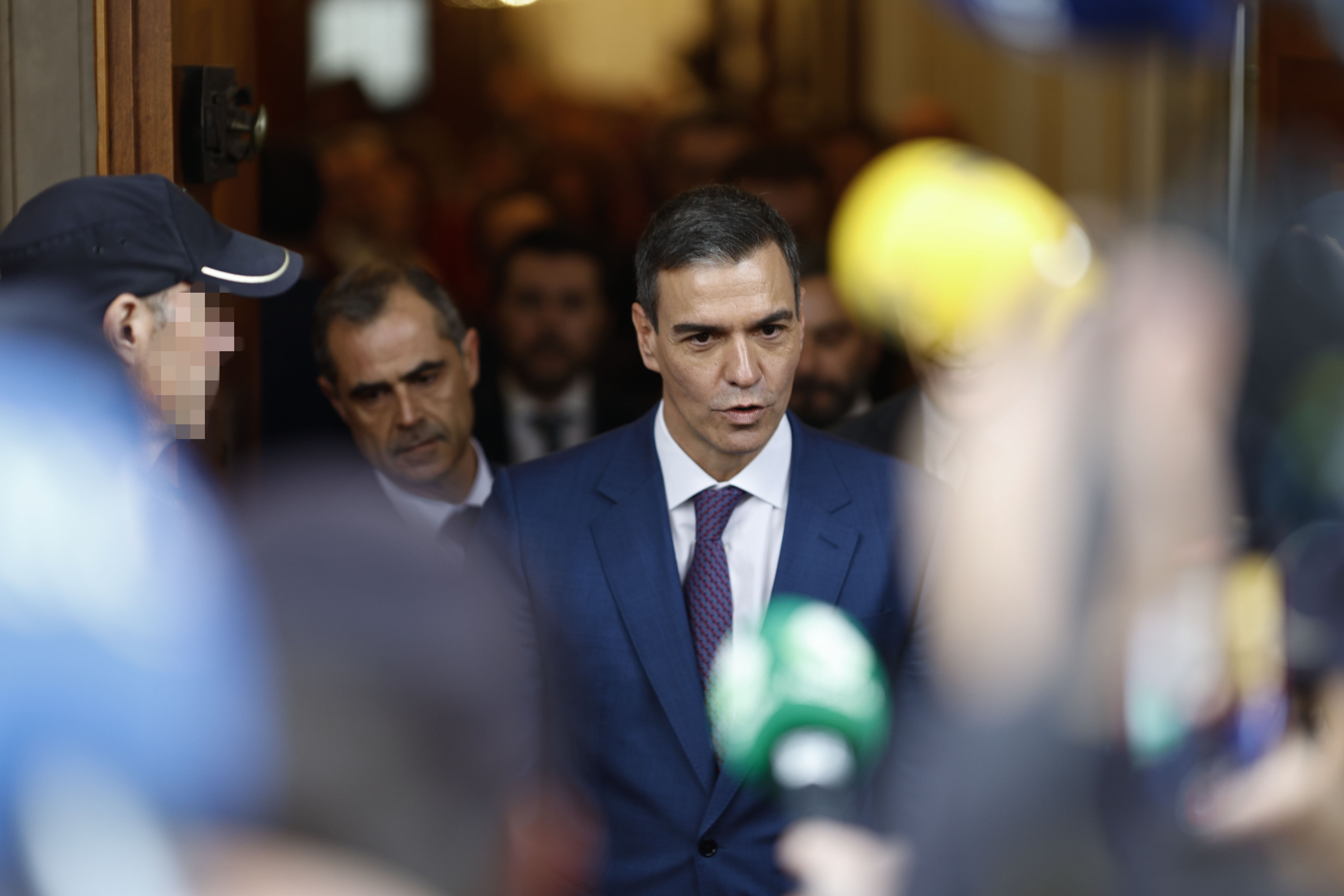 Así logró Pedro Sánchez, a pesar de todo, ser reelegido presidente en España