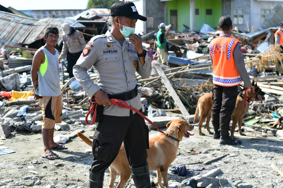 Indonesia urge labores de rescate de supervivientes de terremoto y tsunami