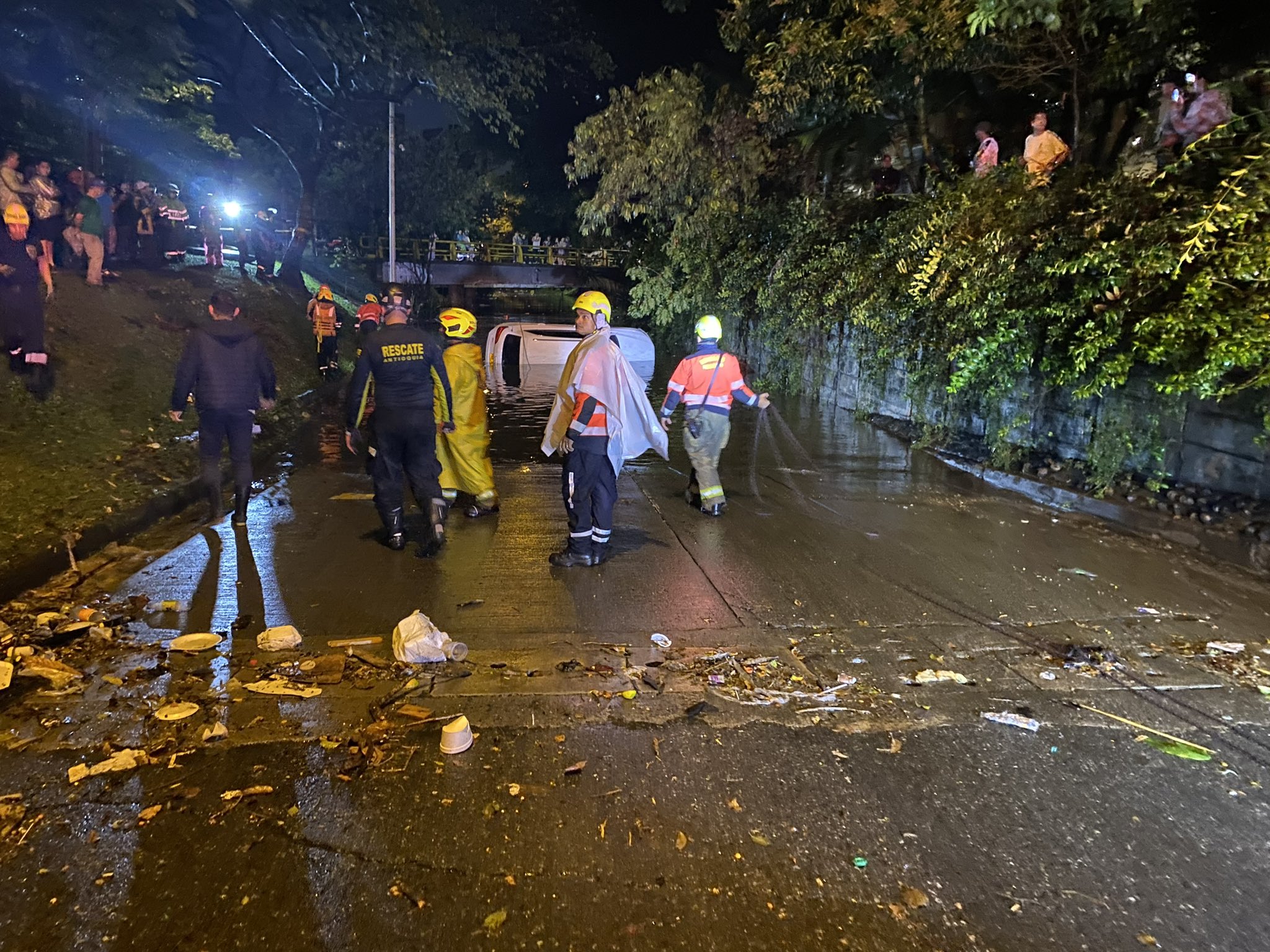 Presión del agua y falla eléctrica impidieron escape de víctimas de inundación