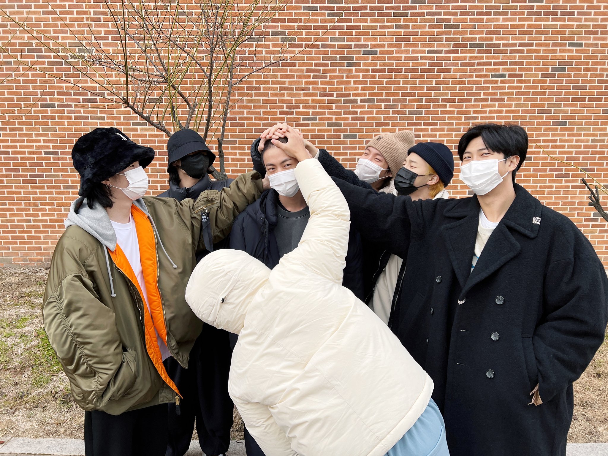 Jin, de BTS, se presentó este martes al servicio militar en Corea del Sur