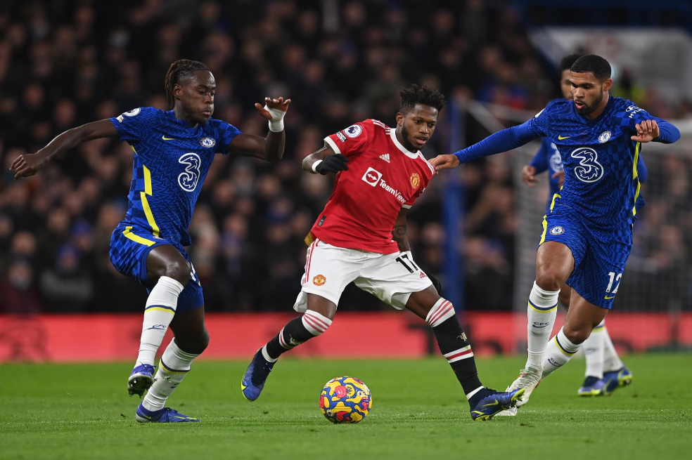 Premier League: Chelsea empató con Manchester United y se mantiene como líder