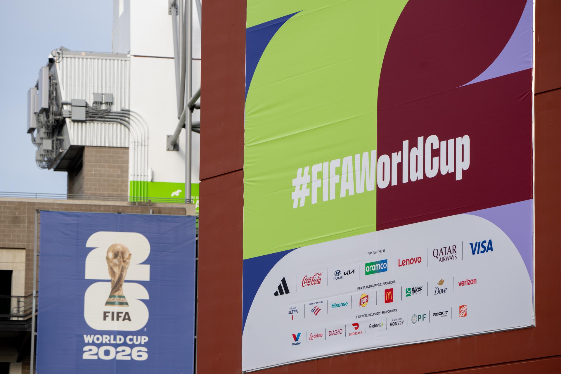 ¿«Mundial» se escribe con mayúscula inicial?