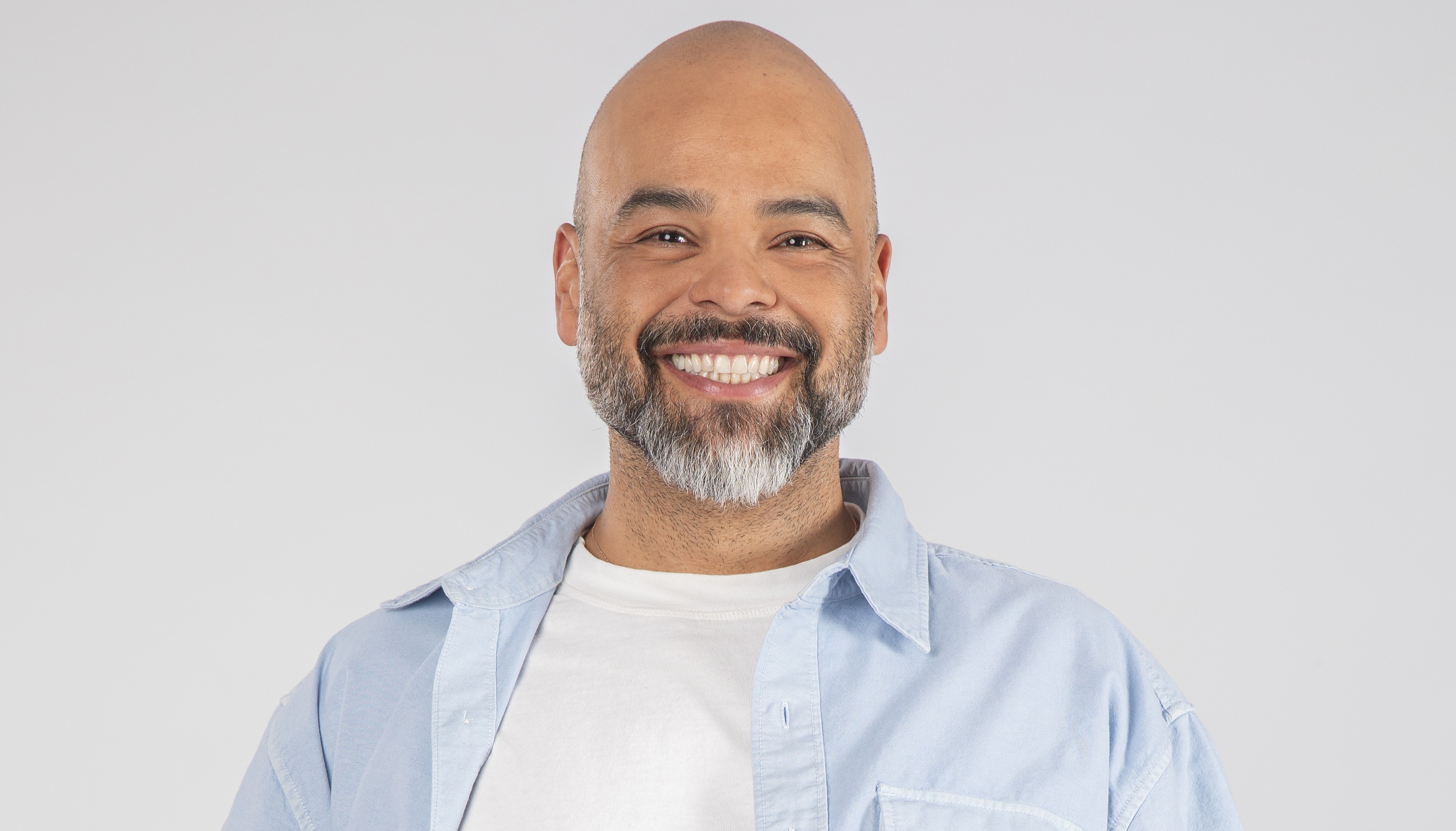 Carlos Vargas celebra 15 años en Caracol Televisión: “Siempre quise ser famoso”
