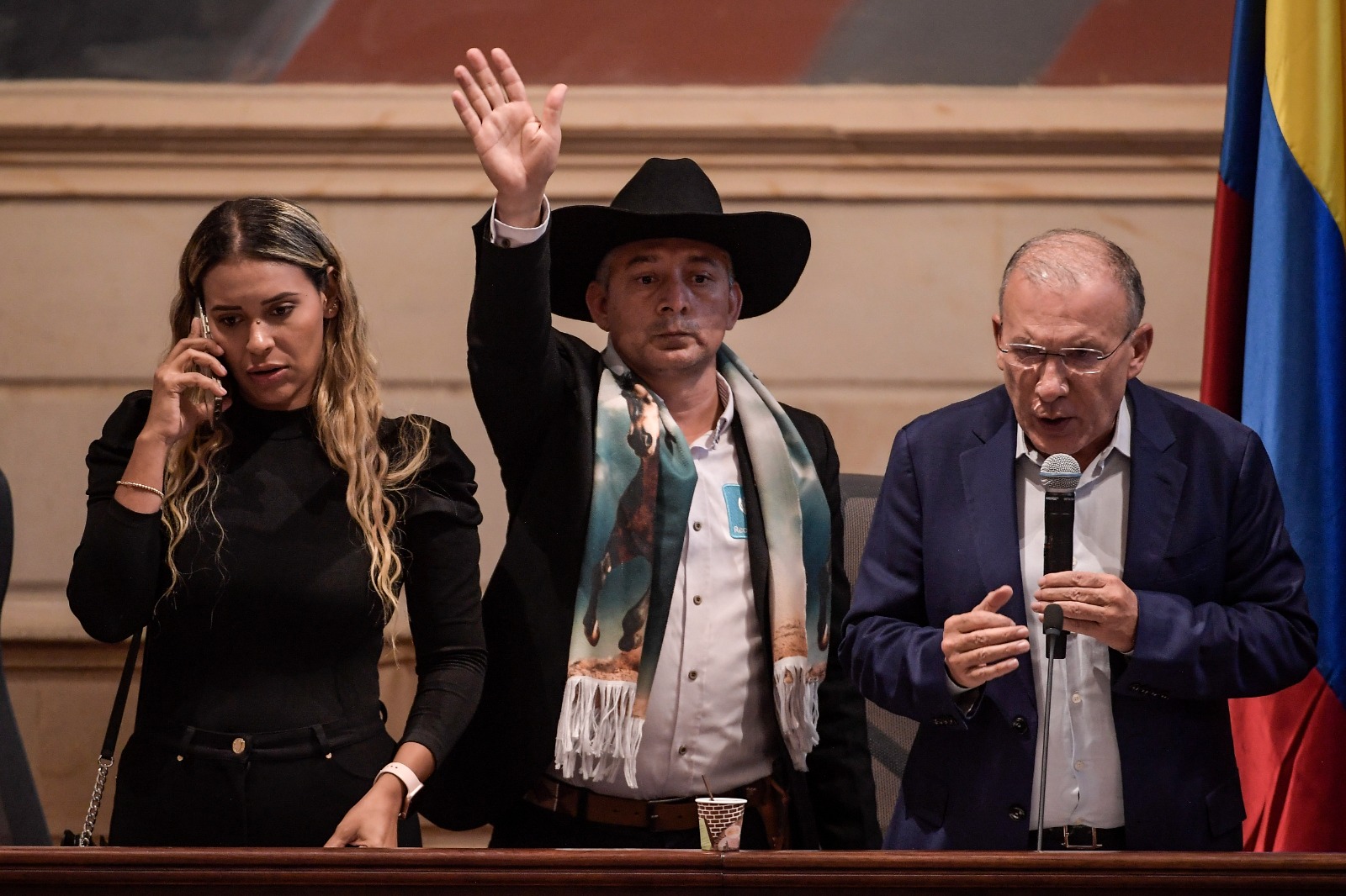 William Aljure y Roy Barreras durante homenaje a las víctimas en el Congreso