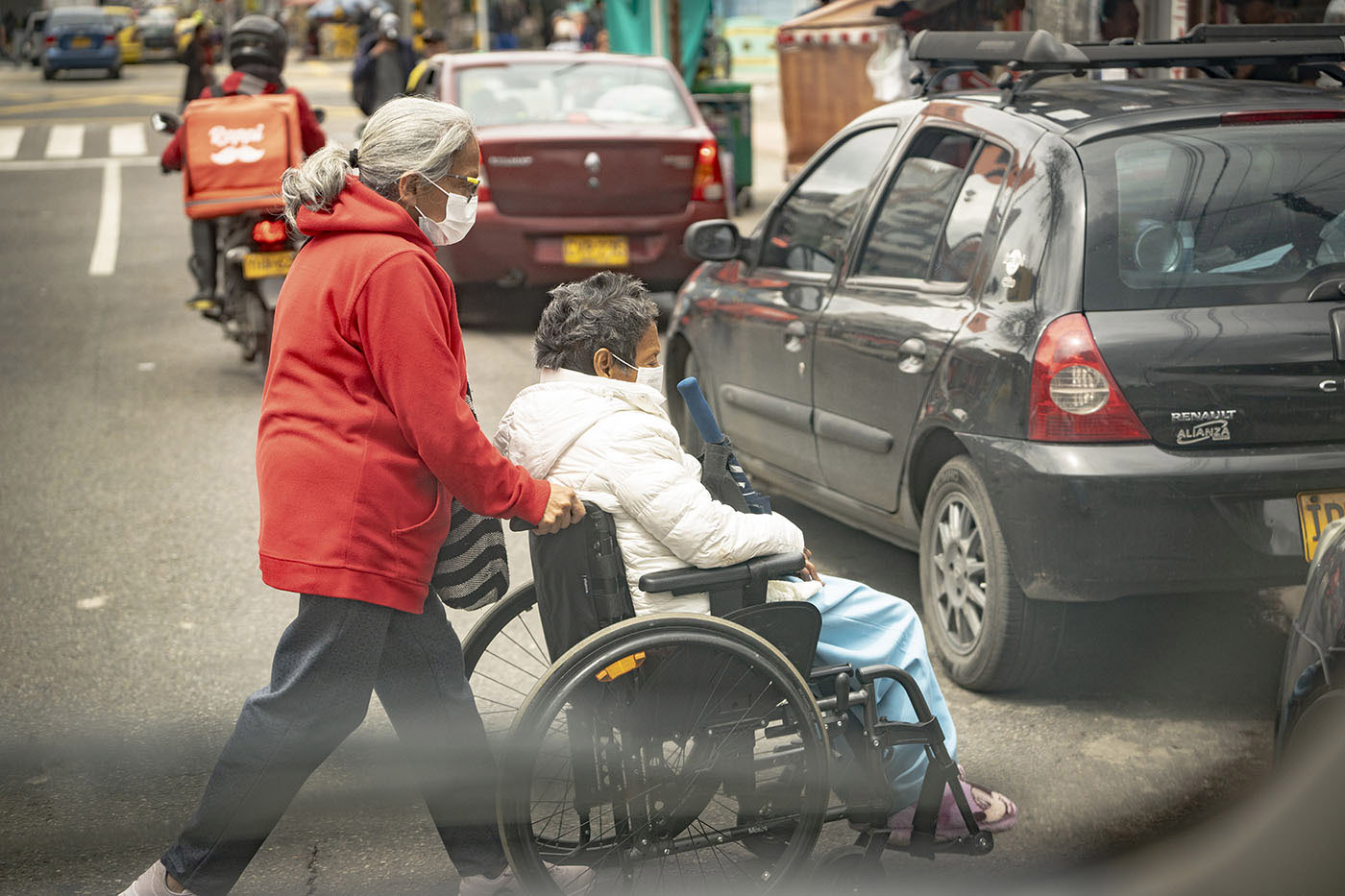 Sin las personas cuidadoras, millones de hogares en Bogotá no podrían funcionar