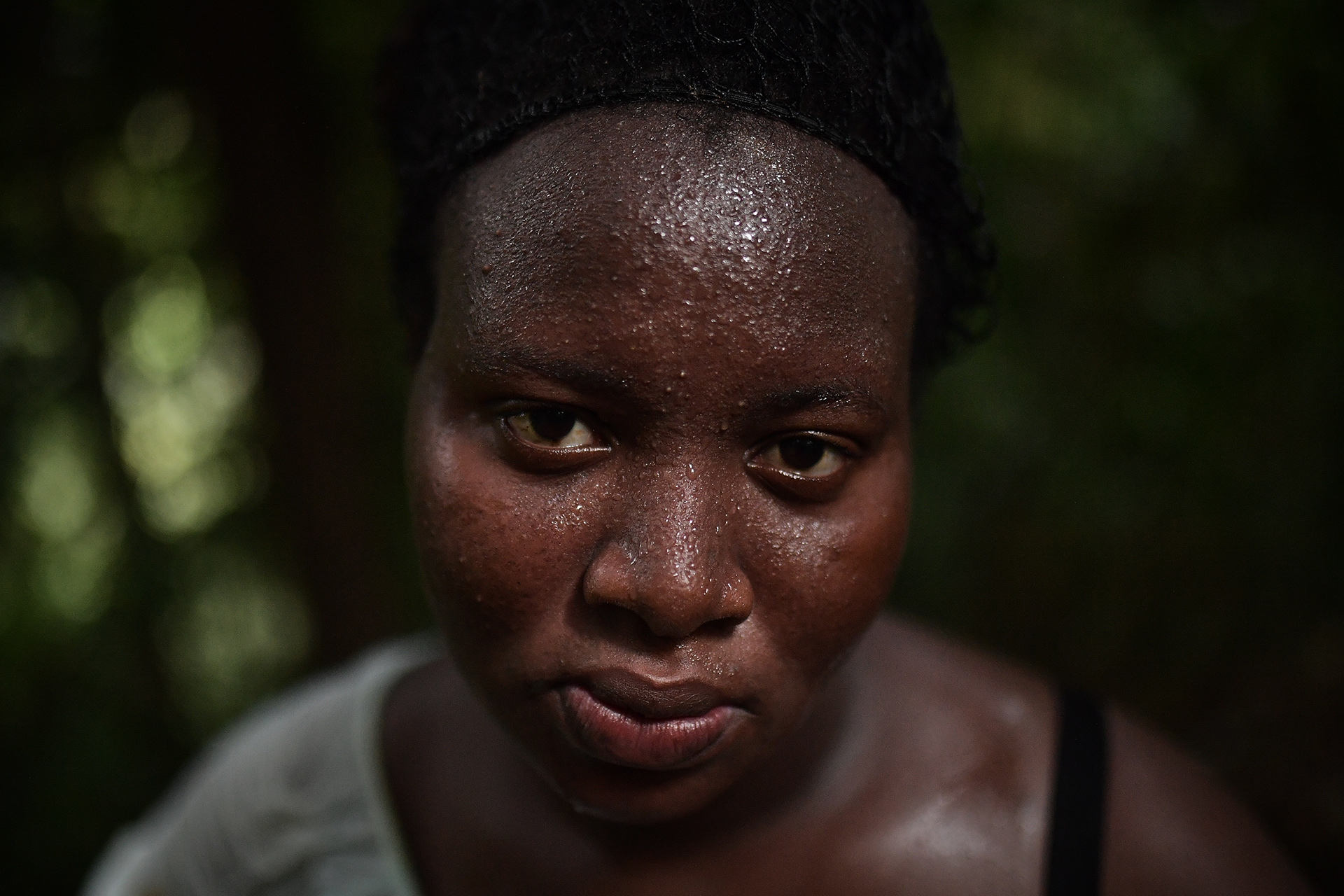 Foto de frente de una mujer negra