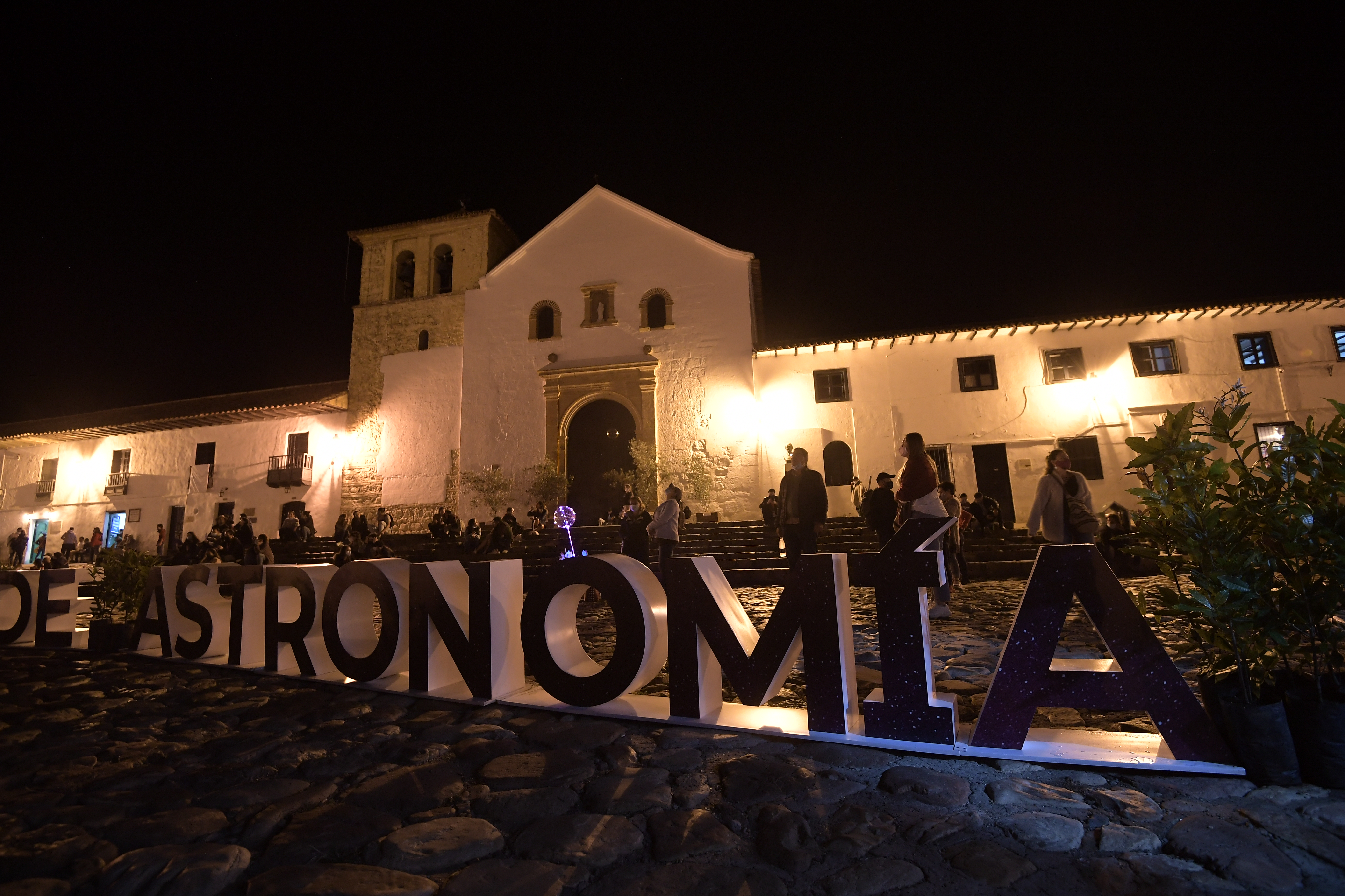 En Villa de Leyva se realizó la edición número 24 del Festival de Astronomía. Evento que inició el viernes 30 de julio con la visita del cosmonauta ruso Fiodor Yurchijin, los asistentes han podido disfrutar de exposiciones de astrofotografía, charlas y conferencias de astronomía y de observaciones con telescopios especializados.
