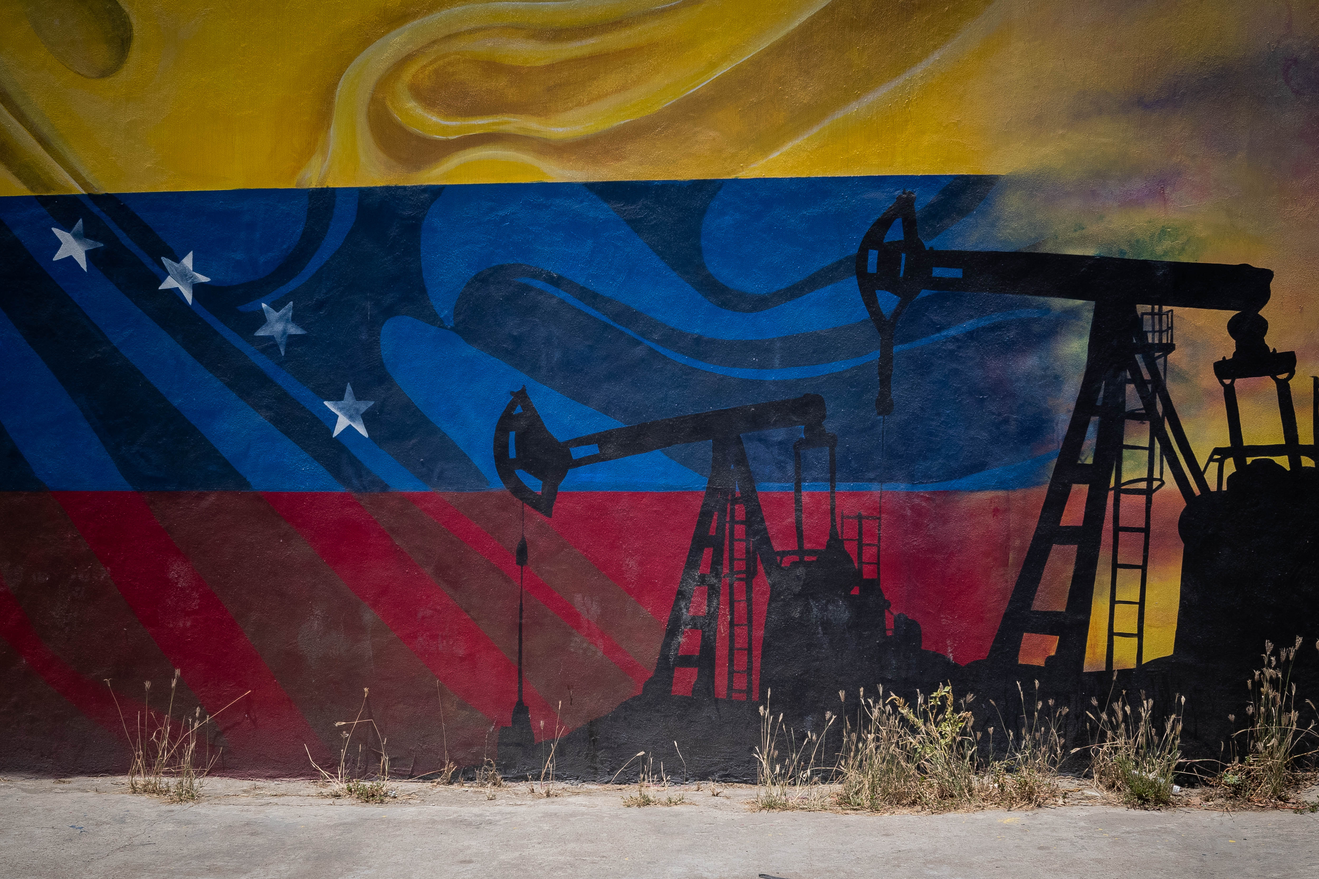 Maduro dice que Venezuela está lista para exportar por primera vez gas a Colombia