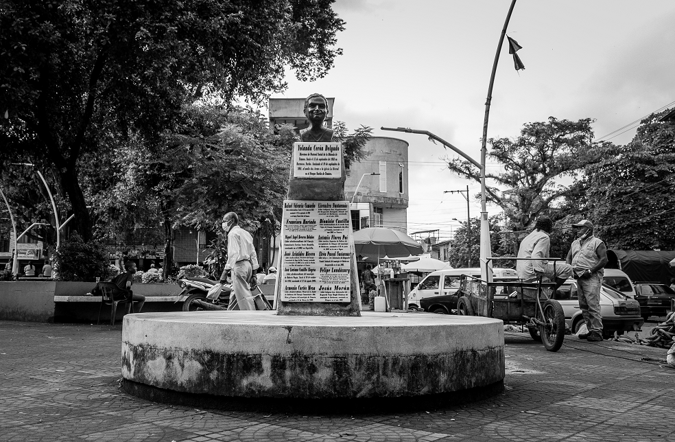Busto que rinde homenaje a la hermana Yolanda, ubicado en el lugar de su asesinato, frente a la iglesia La Merced. Lo rodean placas que recuerdan a líderes afrodescendientes asesinados como: Francisco Hurtado, Dionisio Castillo, Miguel Ángel becerra, entre otros.