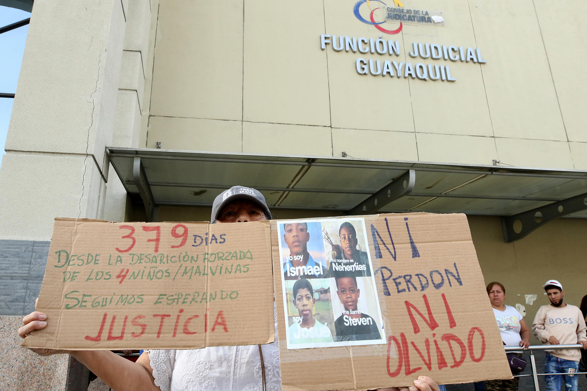 Ecuador condena a 16 militares por el asesinato de cuatro niños desaparecidos