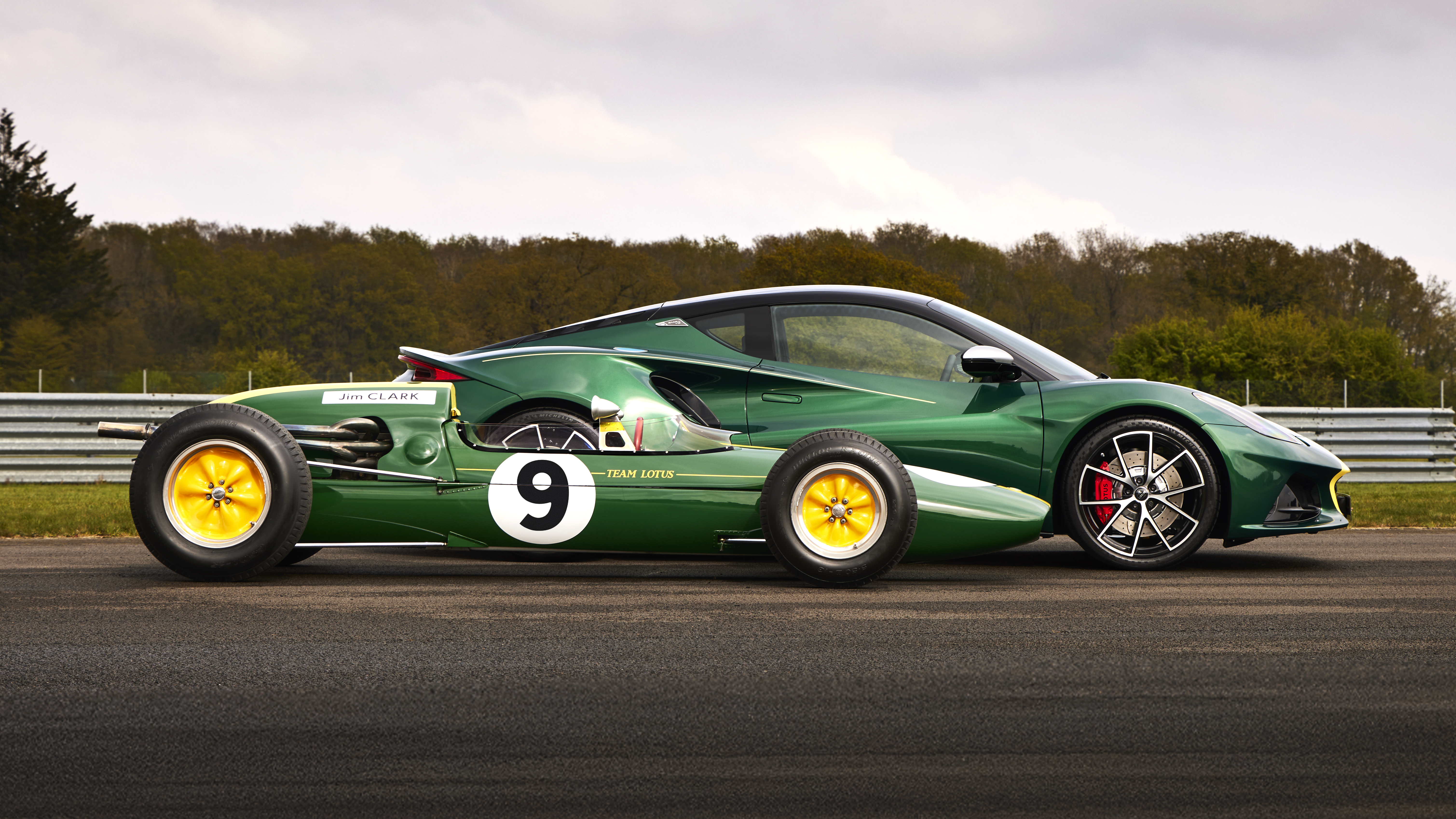 Lotus presenta la exclusiva Emira Clark en homenaje al piloto legendario Jim Clark