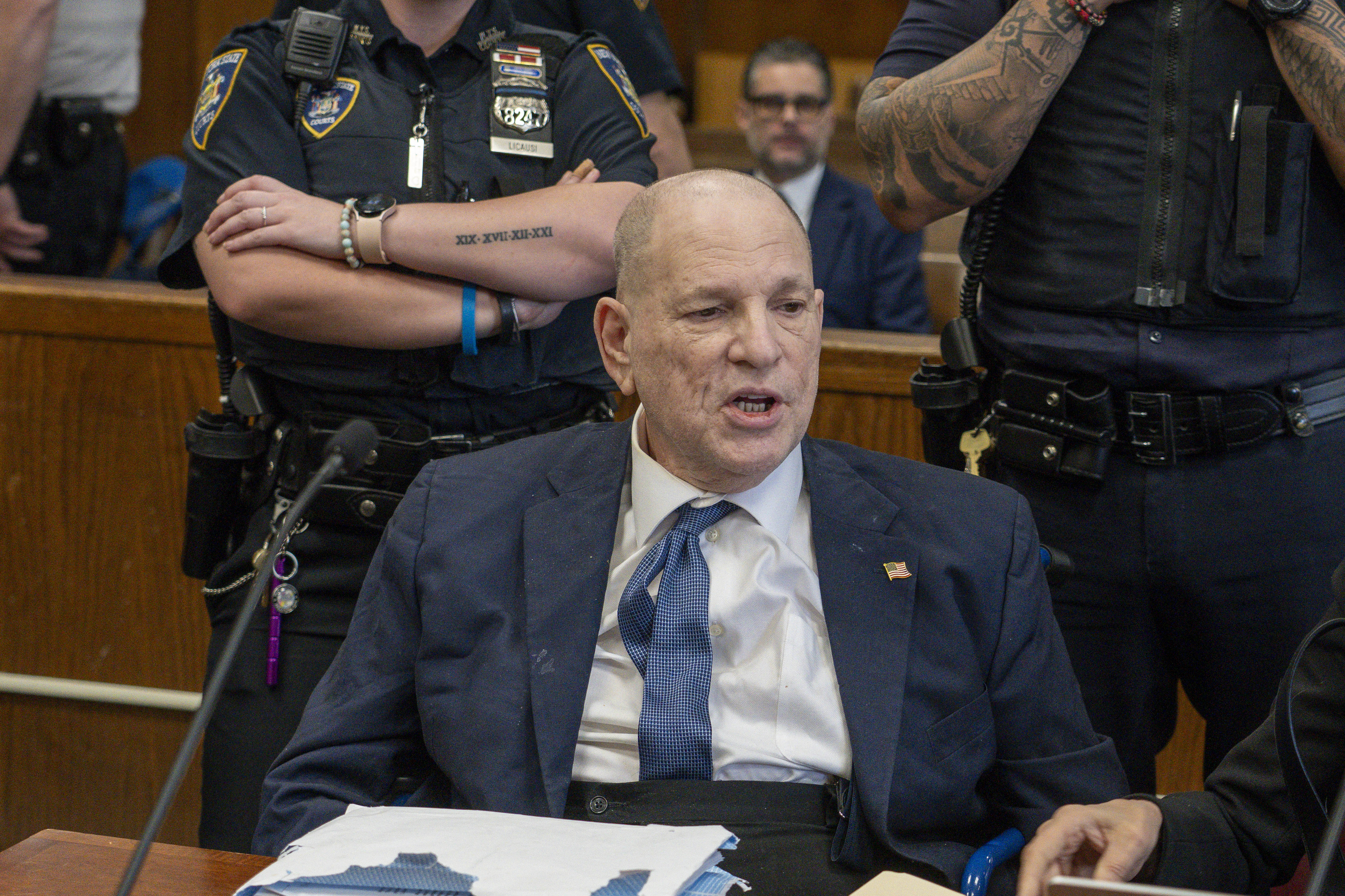 Juez prohíbe que en el nuevo juicio de Harvey Weinstein se mencione su anterior condena