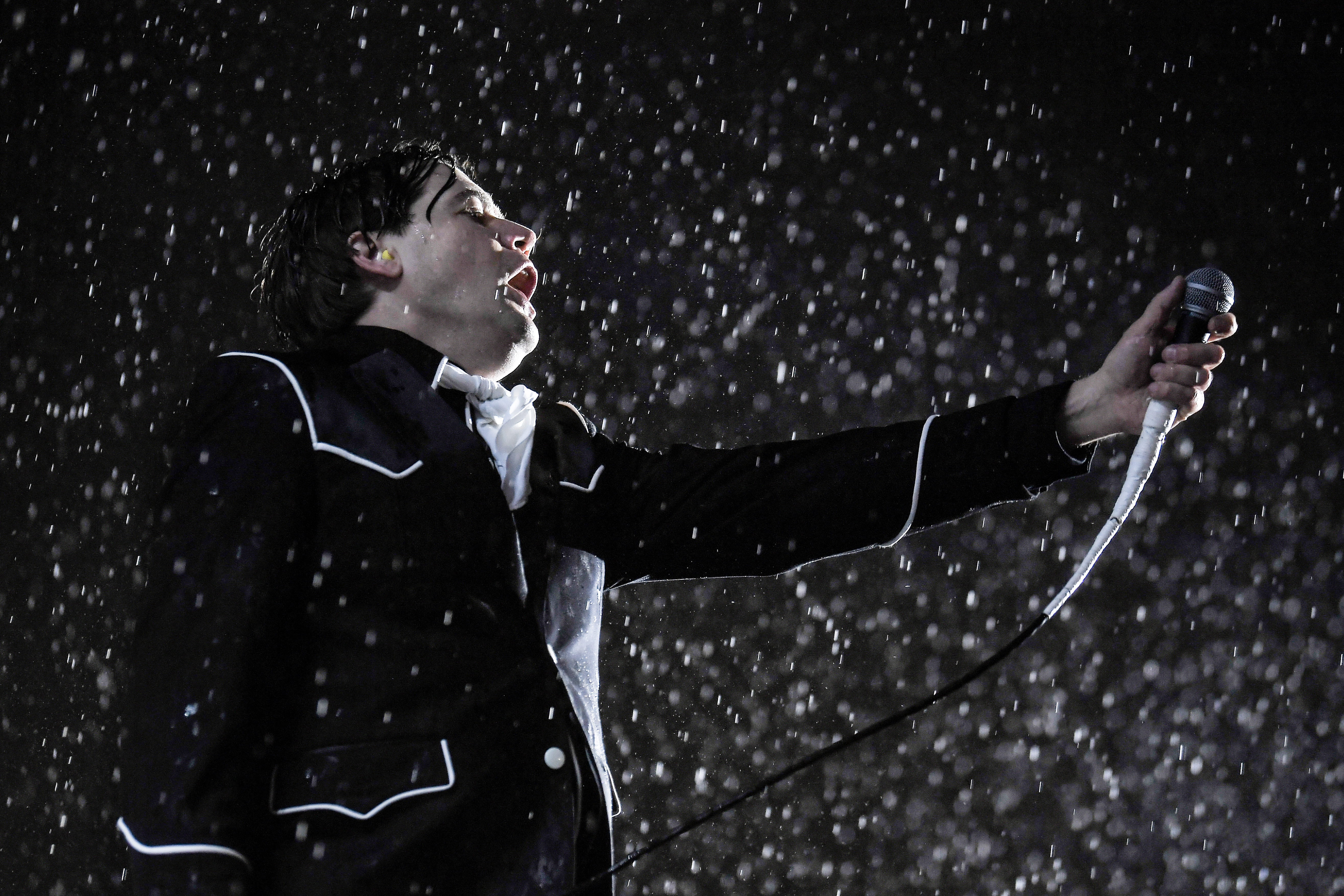 The Hives en Bogotá: “Somos como caballos de carreras; gastamos toda la energía en el show”