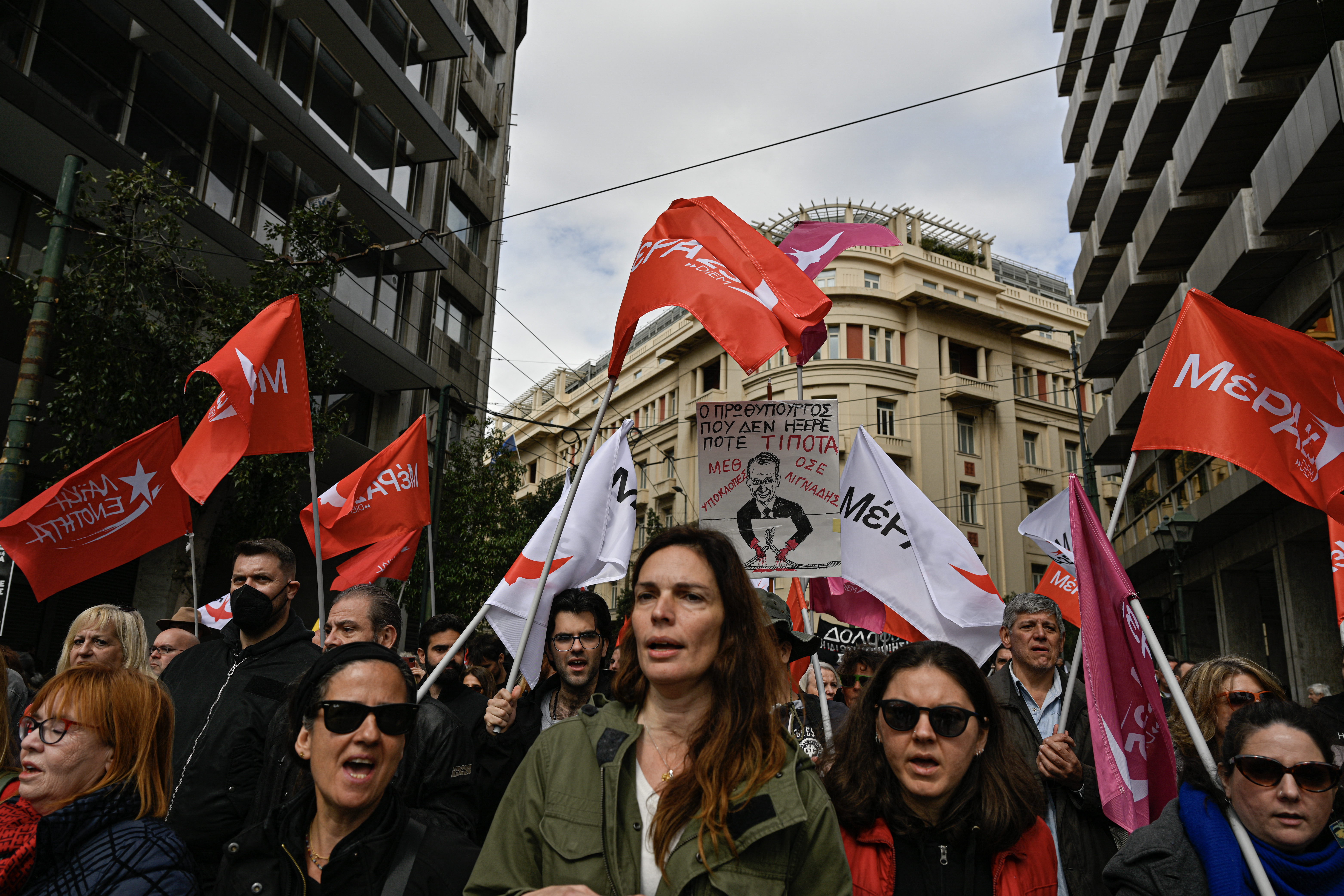 Por protestas tras accidente de tren, Grecia adelanta sus elecciones para mayo