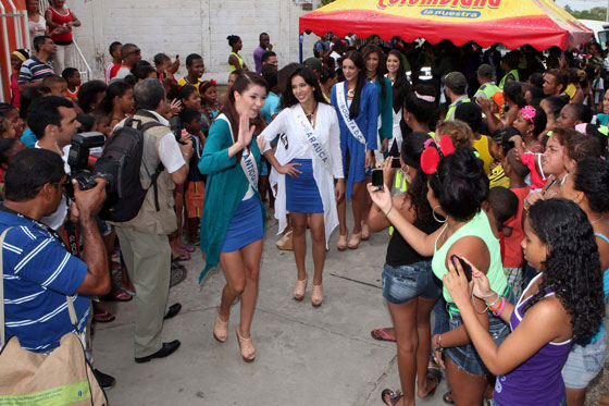 Las reinas visitaron su barrio
