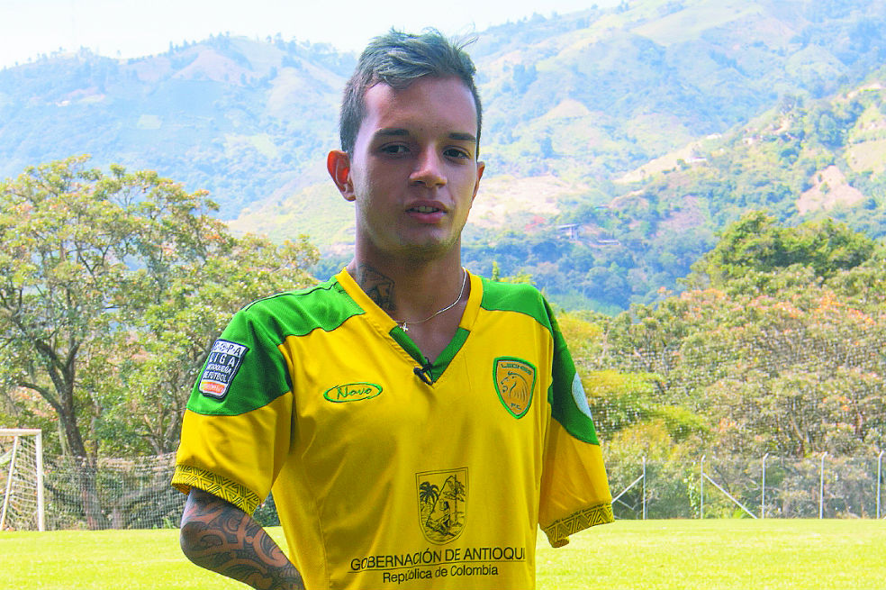 Santiago Arroyabe, el hombre que hace todo con sus pies