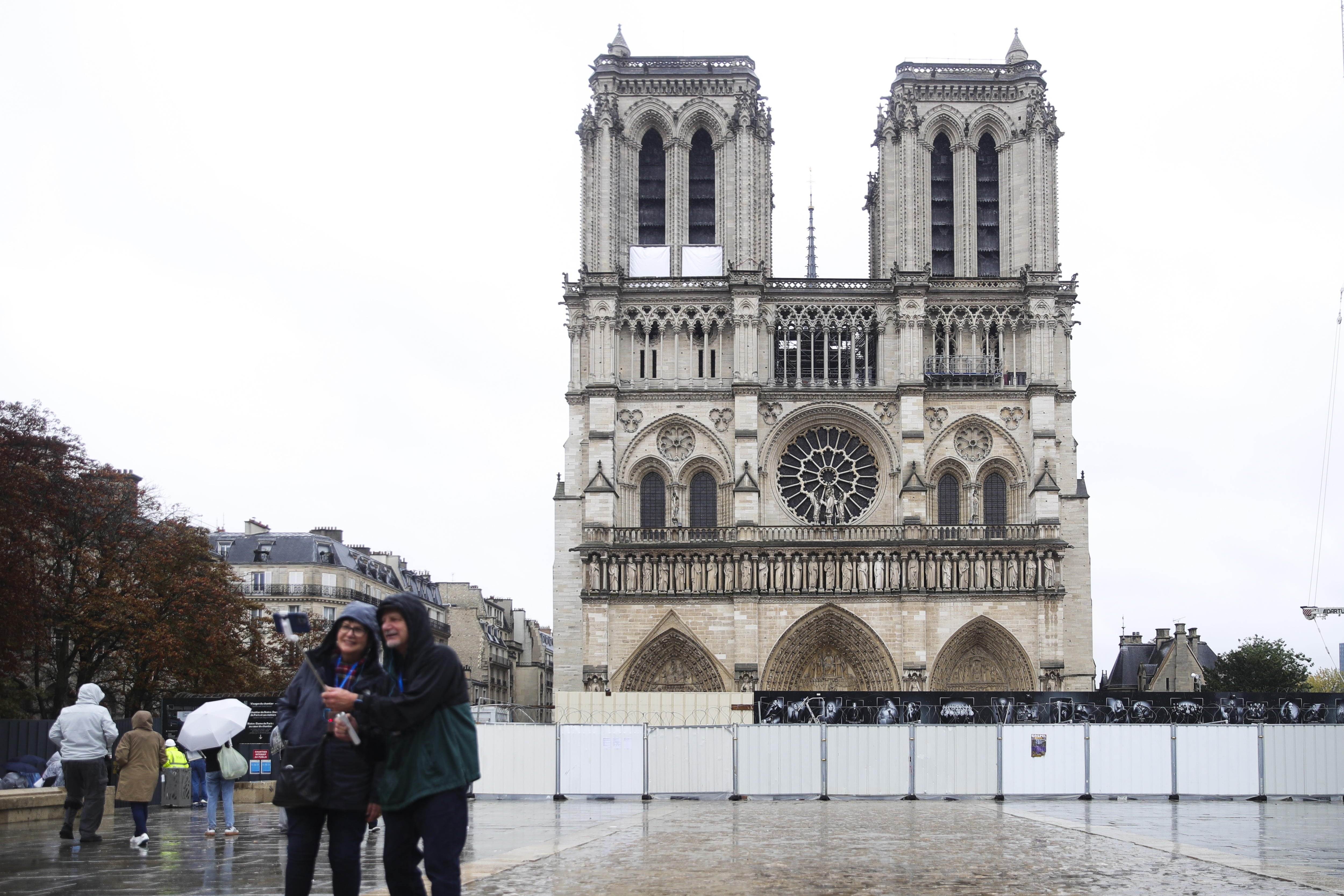 Francia estudia cobrar la entrada a la catedral de Notre Dame de París