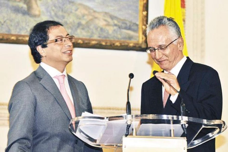Petro calificó de injusto que quieran denunciar penalmente al secretario de Salud