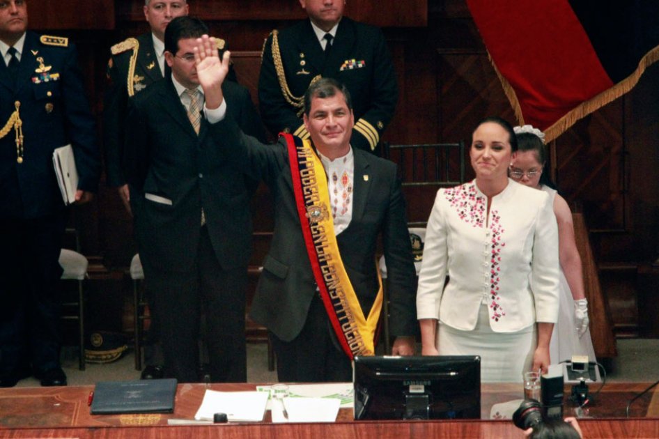 Rafael Correa jura su mandato hasta 2017