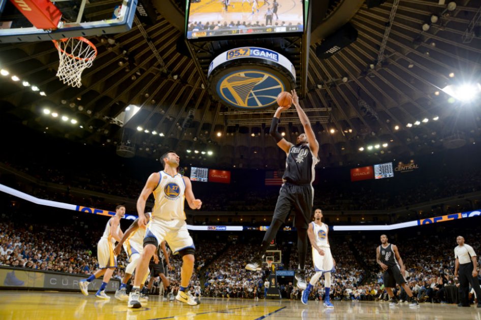 Los Spurs vencieron 129-100 a los Warriors. Foto: AFP