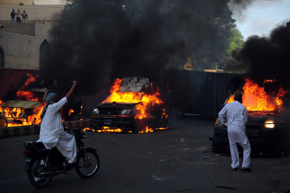 Las protestas en Pakistán, especialmente en la ciudad de Karachi fueron muy violentas. El saldo: trece muertos.   / AFP