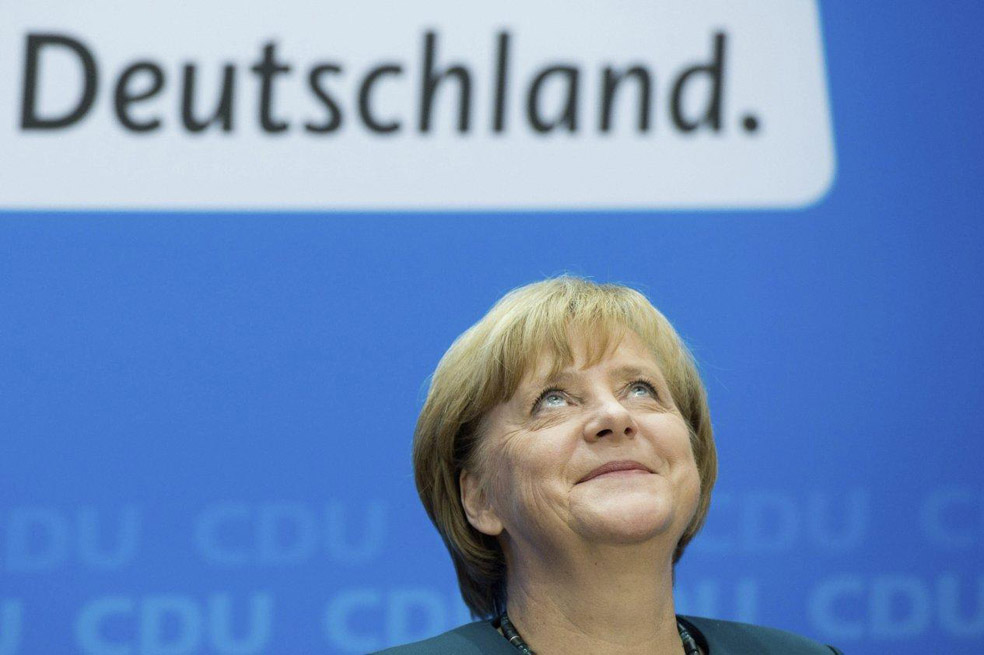 Merkel pone manos a la obra