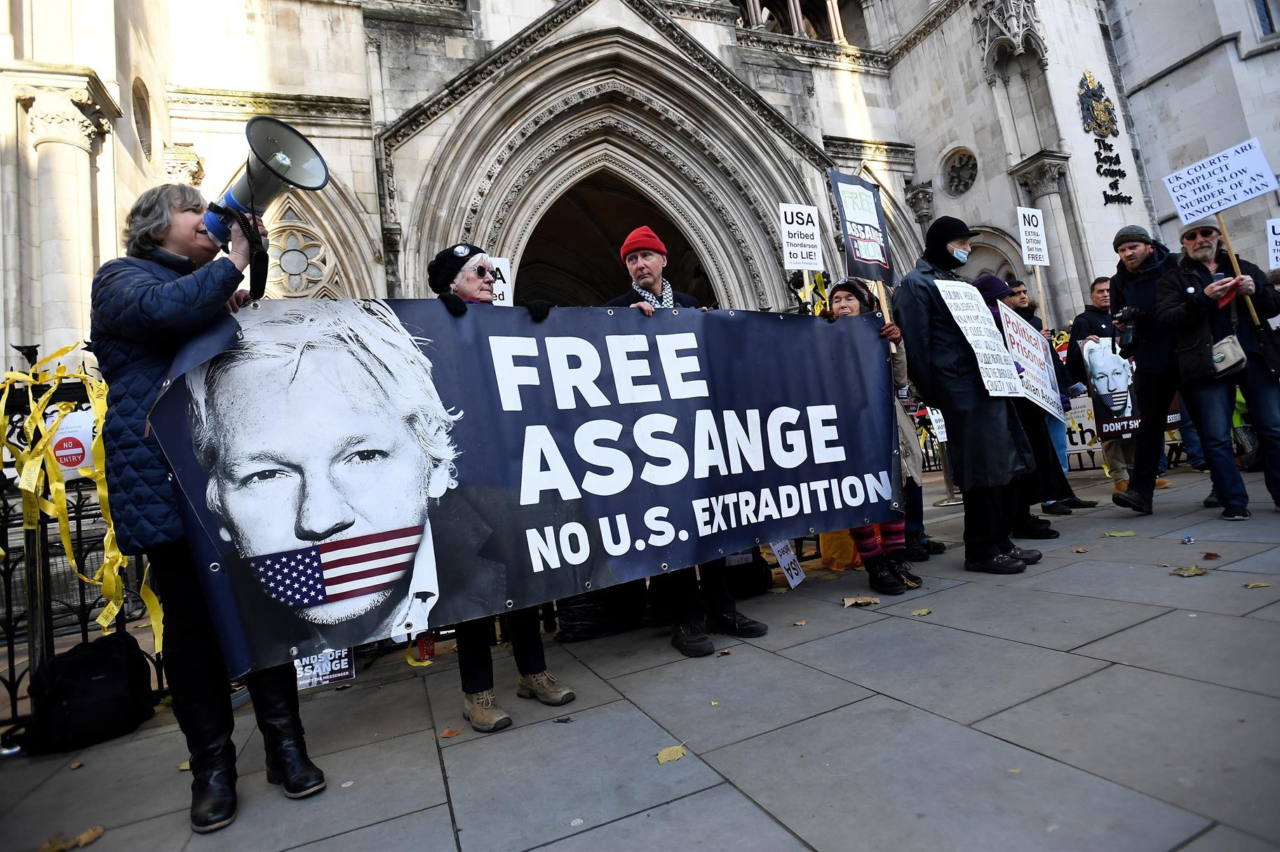 Justicia británica aprueba orden de extradición de Julian Assange a Estados Unidos