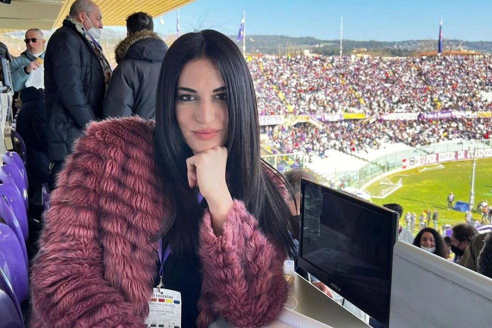 “Hincha” que acosó a una periodista en directo fue condenado a prisión en Italia