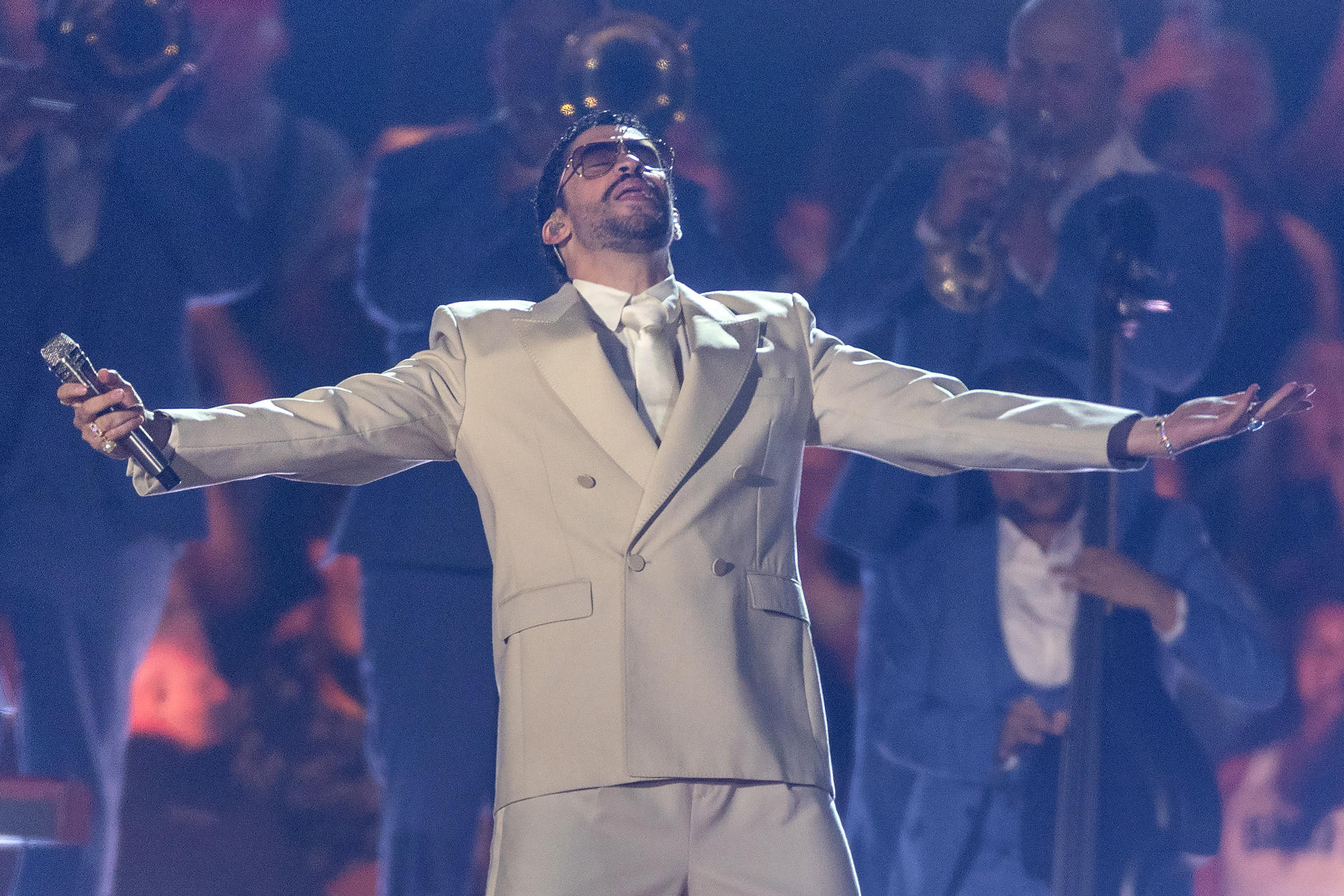 Así fue el homenaje que Bad Bunny le rindió a Willie Colón en su show en Brasil