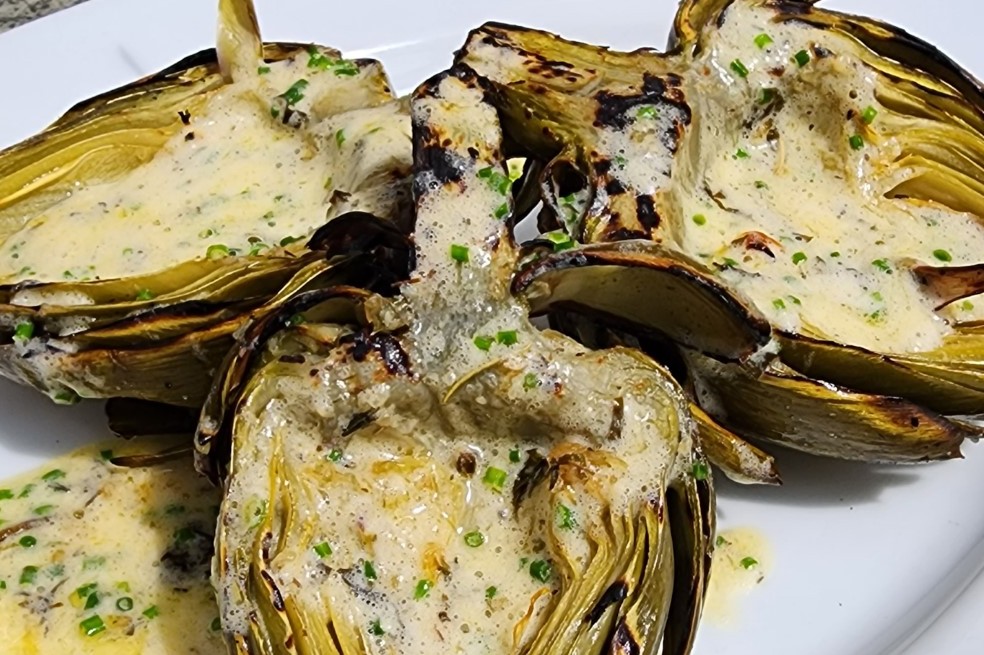 Receta para preparar alcachofas parrilladas con vinagreta de perejil