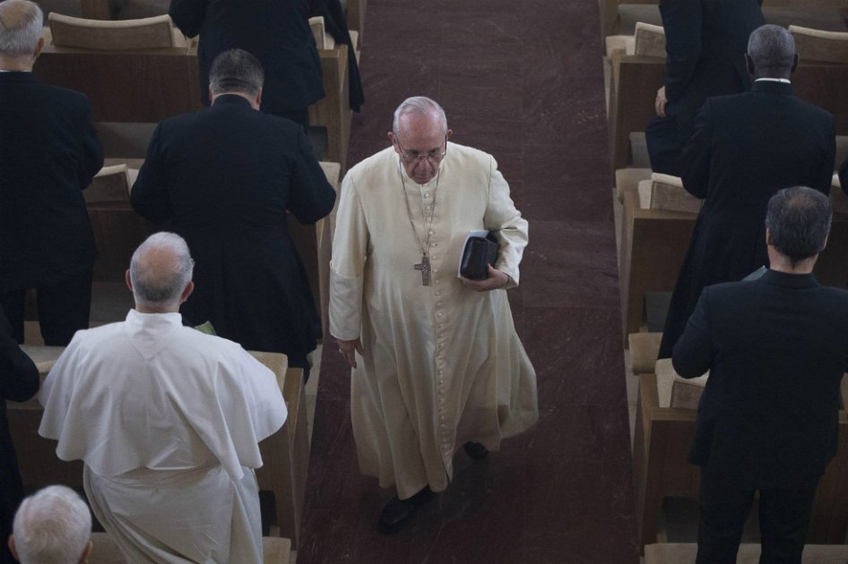 Presentan aplicación móvil para rezar con el papa