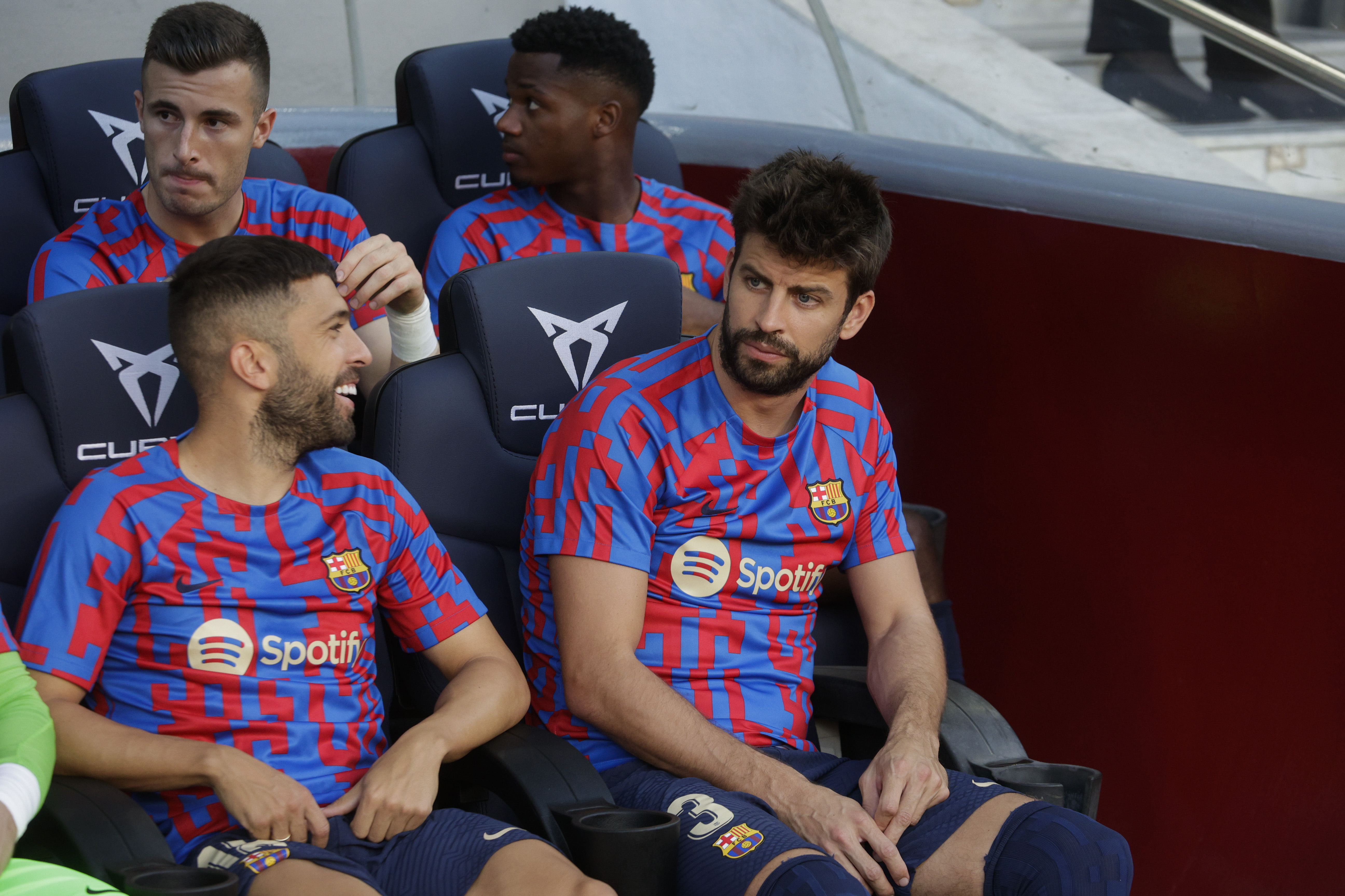 Piqué lanzó besos a la grada del Camp Nou este fin de semana ¿Para quién eran?