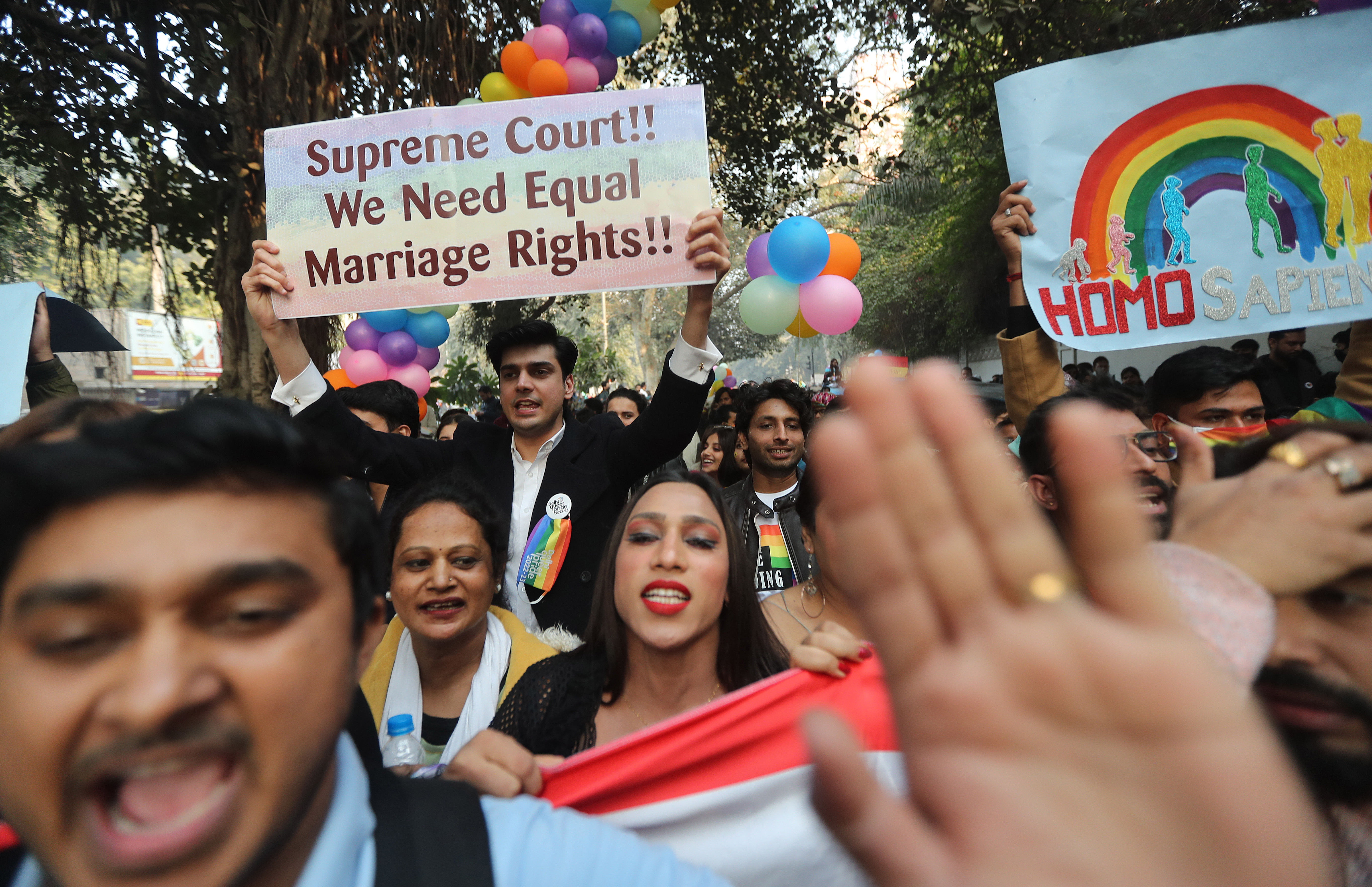 New Delhi (India), 08/01/2023.- People take part in the Delhi Queer Pride 2022-23 March organized by the LGBT community in New Delhi, India, 08 January 2023. Thousands of people in colorful outfits took to the streets to support LGBT community seeking support to end to discrimination against them. (Estados Unidos, Nueva Delhi) EFE/EPA/HARISH TYAGI