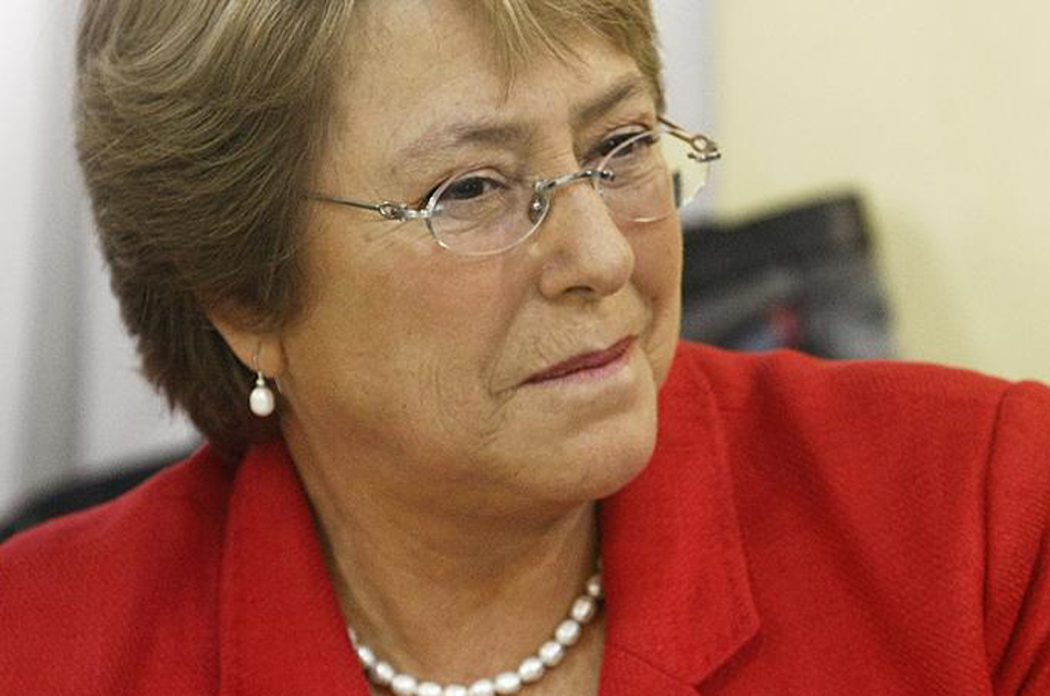 Michelle Bachelet promete educación gratuita si vuelve a gobernar