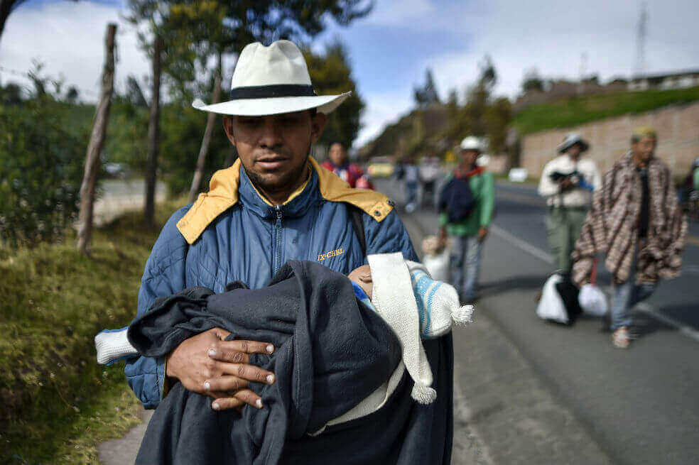 Sancionada ley para nacionalizar niños nacidos en Colombia de padres venezolanos
