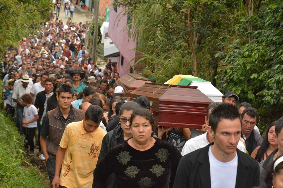 Marquetalia despidió a las víctimas de la tragedia