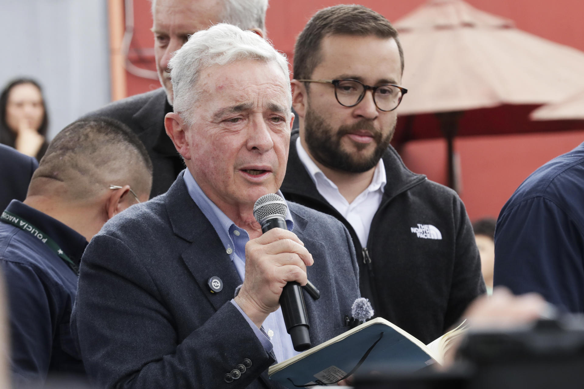 Corte Suprema confirmó que Uribe seguirá en libertad mientras espera segunda instancia
