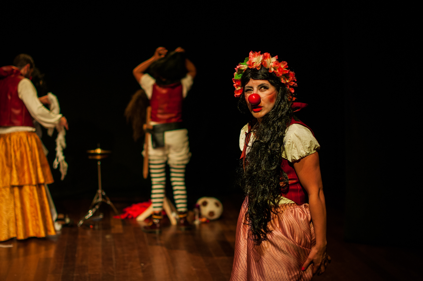 En la obra "Desmontando a Shakespeare" actúan Juanita Cetina, Jenny Lara, Felipe Garay, Viviana Bernal y Juan Diego Marín.