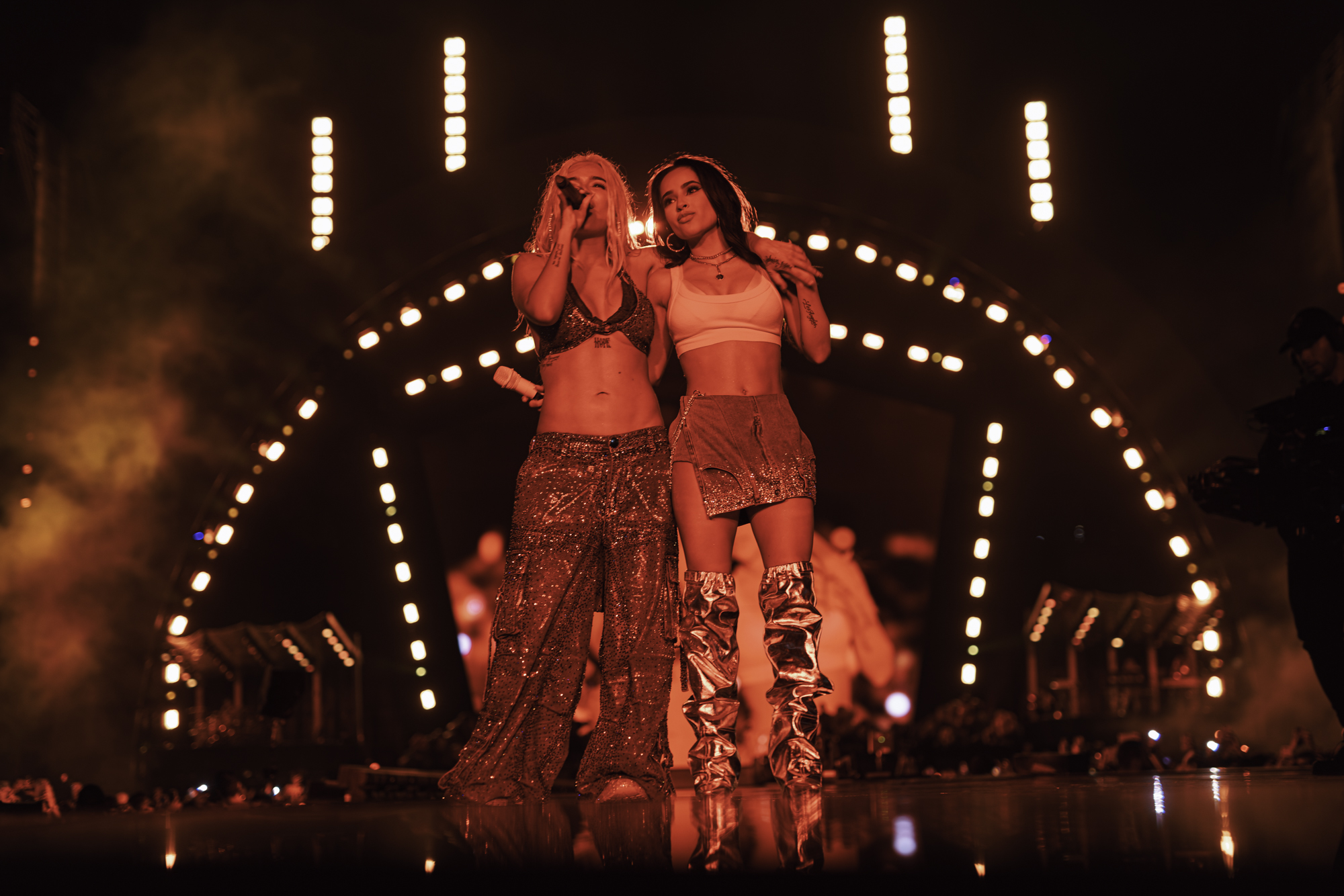 Fotos y videos: Karol G arrasa en Medellín con su primer concierto