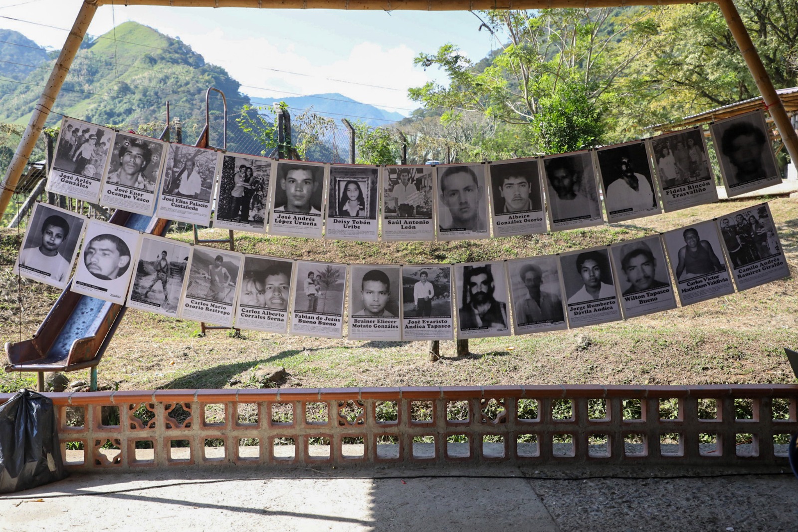 Encuentran 46 cuerpos que podrían ser de víctimas de resguardo indígena en Caldas