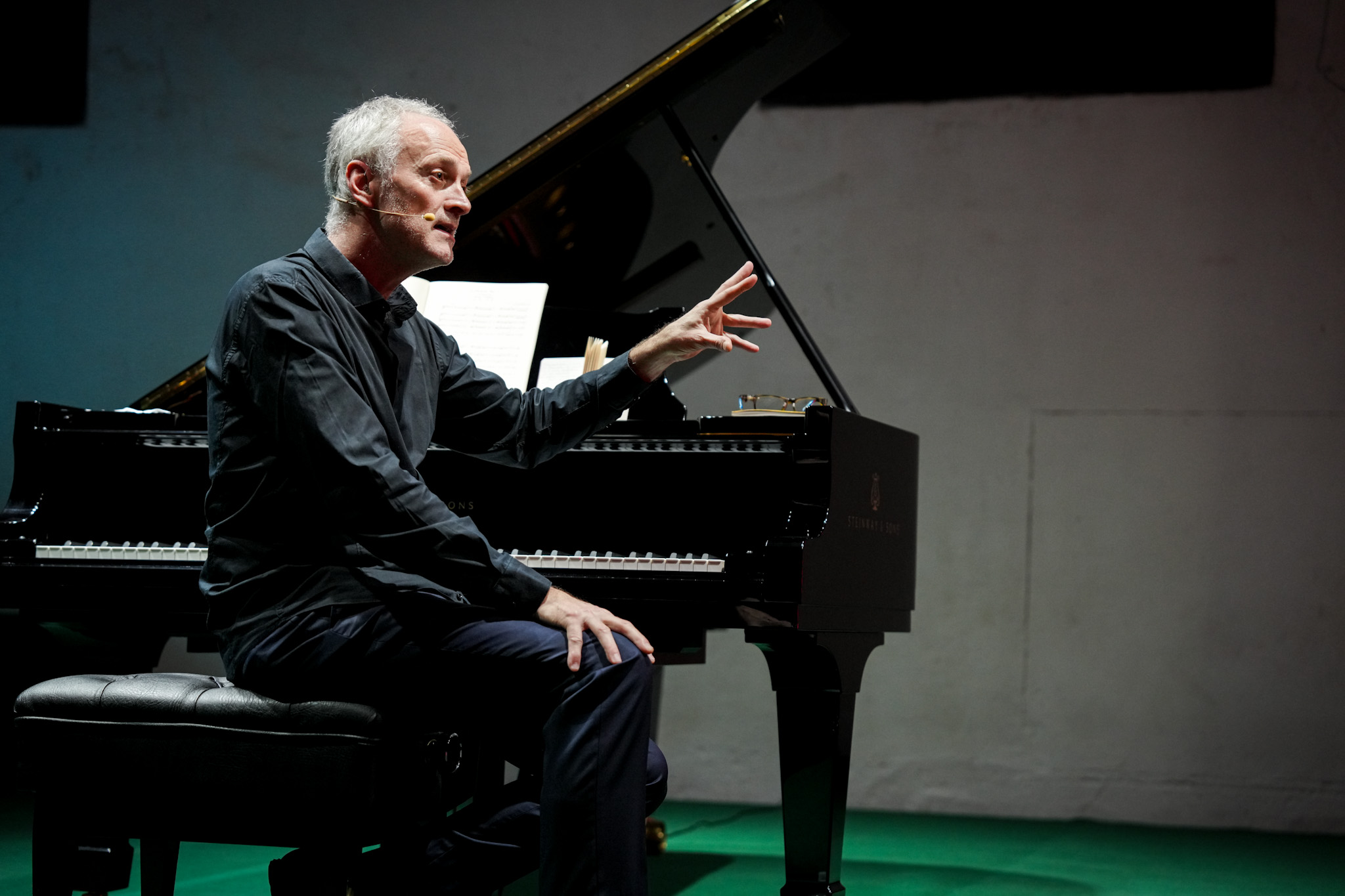 Retratos, ilusionismo y filosofía: la música más allá de las notas
